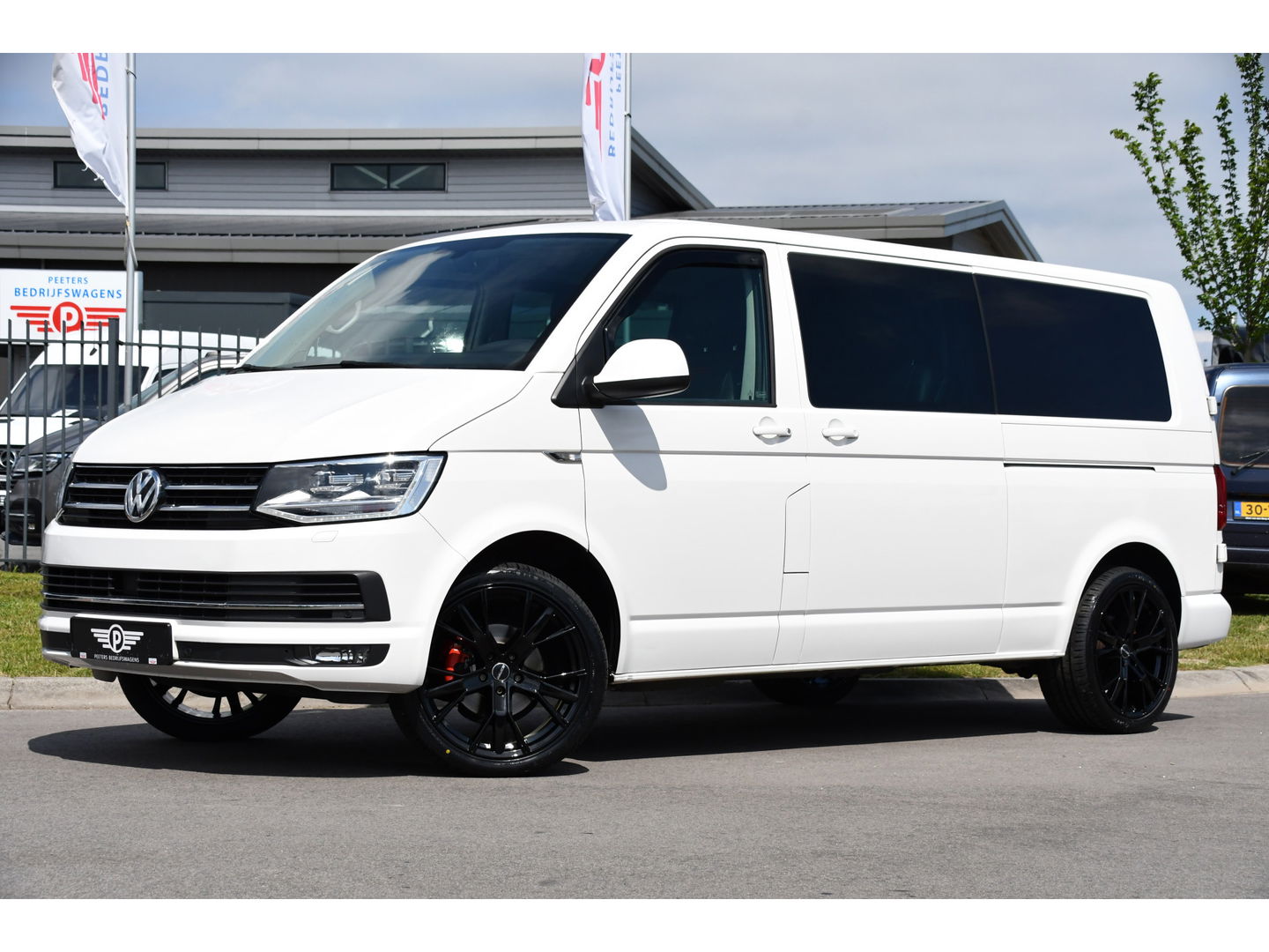 Volkswagen Transporter 2.0 TDI L2H1 DC Highline Adaptieve Cruise, Camera, Carplay, NAVI, Automaat, Trekhaak, LED, 150pk, Uniek!