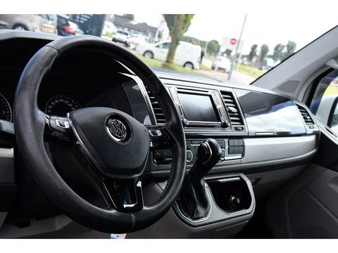 Volkswagen Transporter 2.0 TDI L2H1 DC Highline Adaptieve Cruise, Camera, Carplay, NAVI, Automaat, Trekhaak, LED, 150pk, Uniek!