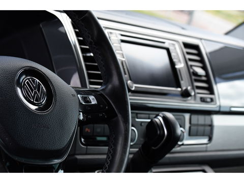 Volkswagen Transporter 2.0 TDI L2H1 DC Highline Adaptieve Cruise, Camera, Carplay, NAVI, Automaat, Trekhaak, LED, 150pk, Uniek!