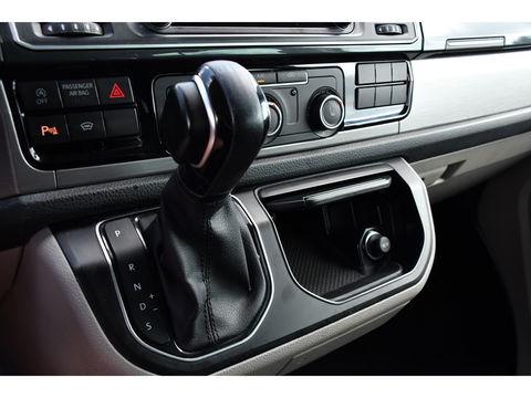 Volkswagen Transporter 2.0 TDI L2H1 DC Highline Adaptieve Cruise, Camera, Carplay, NAVI, Automaat, Trekhaak, LED, 150pk, Uniek!