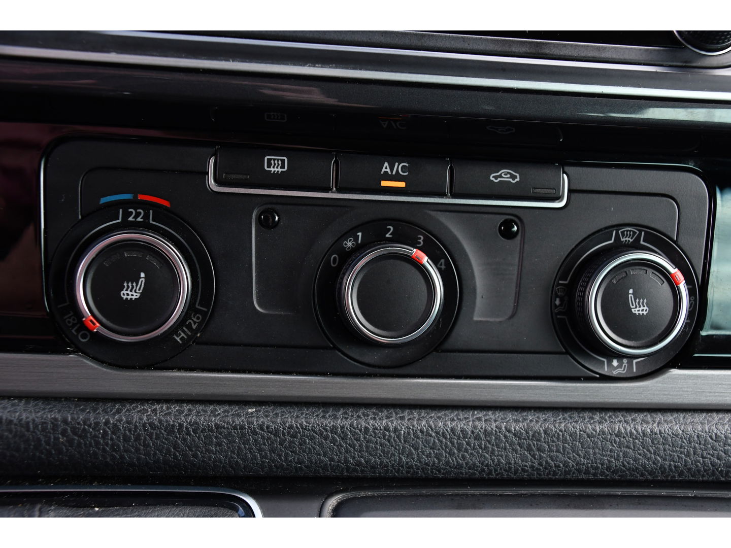 Volkswagen Transporter 2.0 TDI L2H1 DC Highline Adaptieve Cruise, Camera, Carplay, NAVI, Automaat, Trekhaak, LED, 150pk, Uniek!
