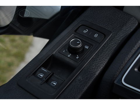 Volkswagen Transporter 2.0 TDI L2H1 DC Highline Adaptieve Cruise, Camera, Carplay, NAVI, Automaat, Trekhaak, LED, 150pk, Uniek!