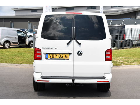 Volkswagen Transporter 2.0 TDI L2H1 DC Highline Adaptieve Cruise, Camera, Carplay, NAVI, Automaat, Trekhaak, LED, 150pk, Uniek!