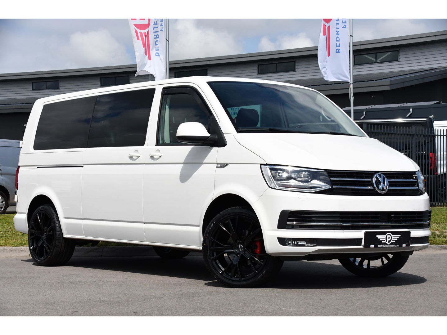 Volkswagen Transporter 2.0 TDI L2H1 DC Highline Adaptieve Cruise, Camera, Carplay, NAVI, Automaat, Trekhaak, LED, 150pk, Uniek!