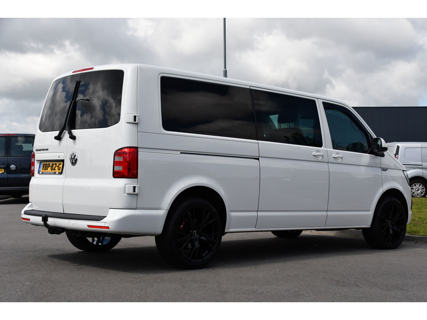 Volkswagen Transporter 2.0 TDI L2H1 DC Highline Adaptieve Cruise, Camera, Carplay, NAVI, Automaat, Trekhaak, LED, 150pk, Uniek!