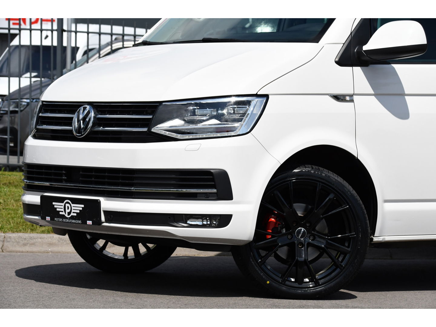 Volkswagen Transporter 2.0 TDI L2H1 DC Highline Adaptieve Cruise, Camera, Carplay, NAVI, Automaat, Trekhaak, LED, 150pk, Uniek!