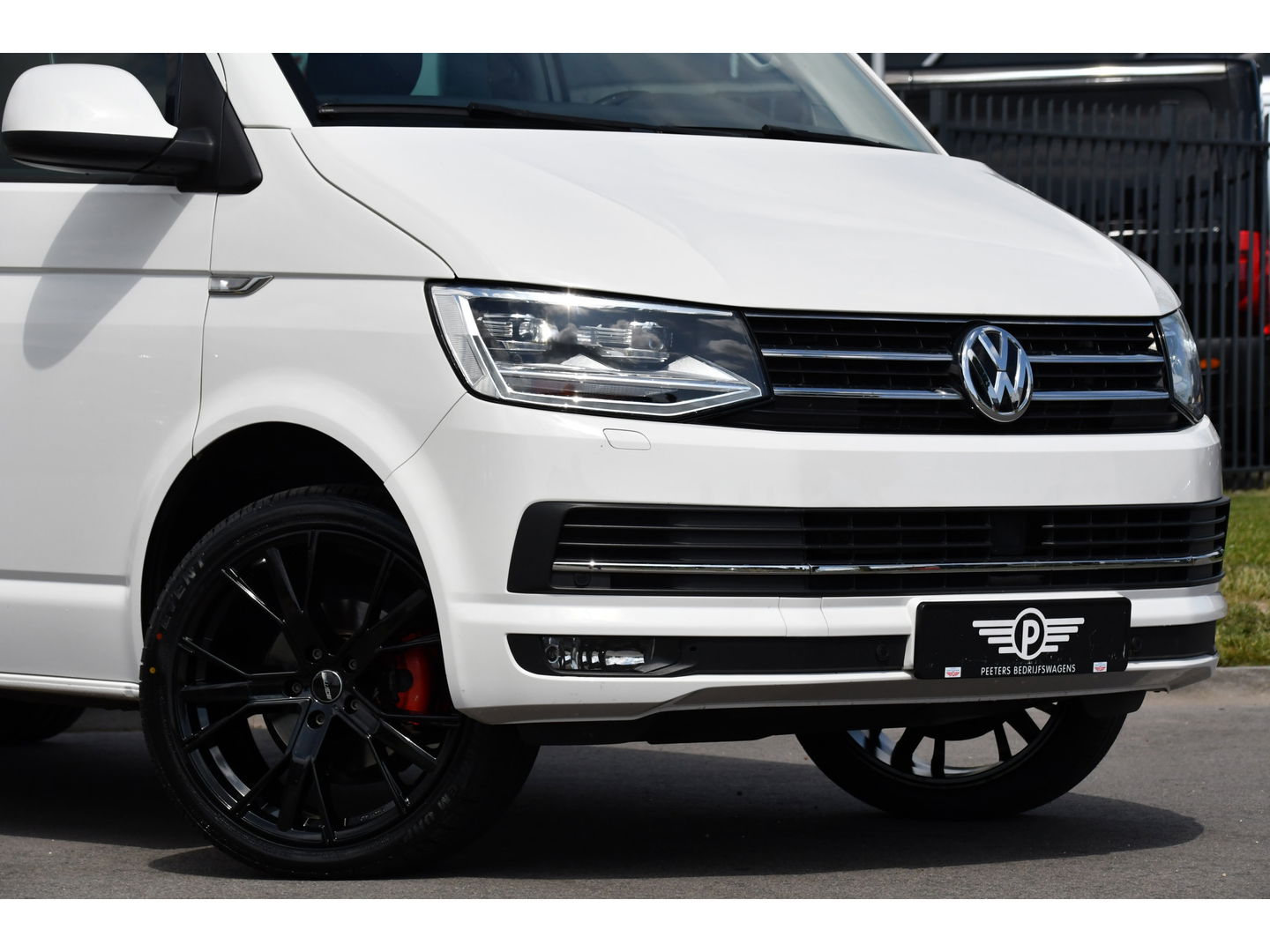 Volkswagen Transporter 2.0 TDI L2H1 DC Highline Adaptieve Cruise, Camera, Carplay, NAVI, Automaat, Trekhaak, LED, 150pk, Uniek!