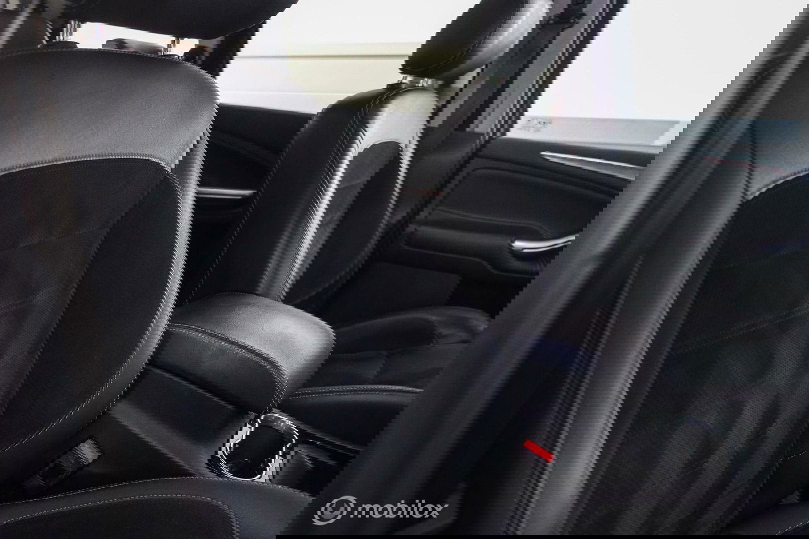 Ford Galaxy 1.6 SCTi Platinum | 7 persoons | Panorama | trekhaak | alcantara | Navigatie | NL auto NAP |
