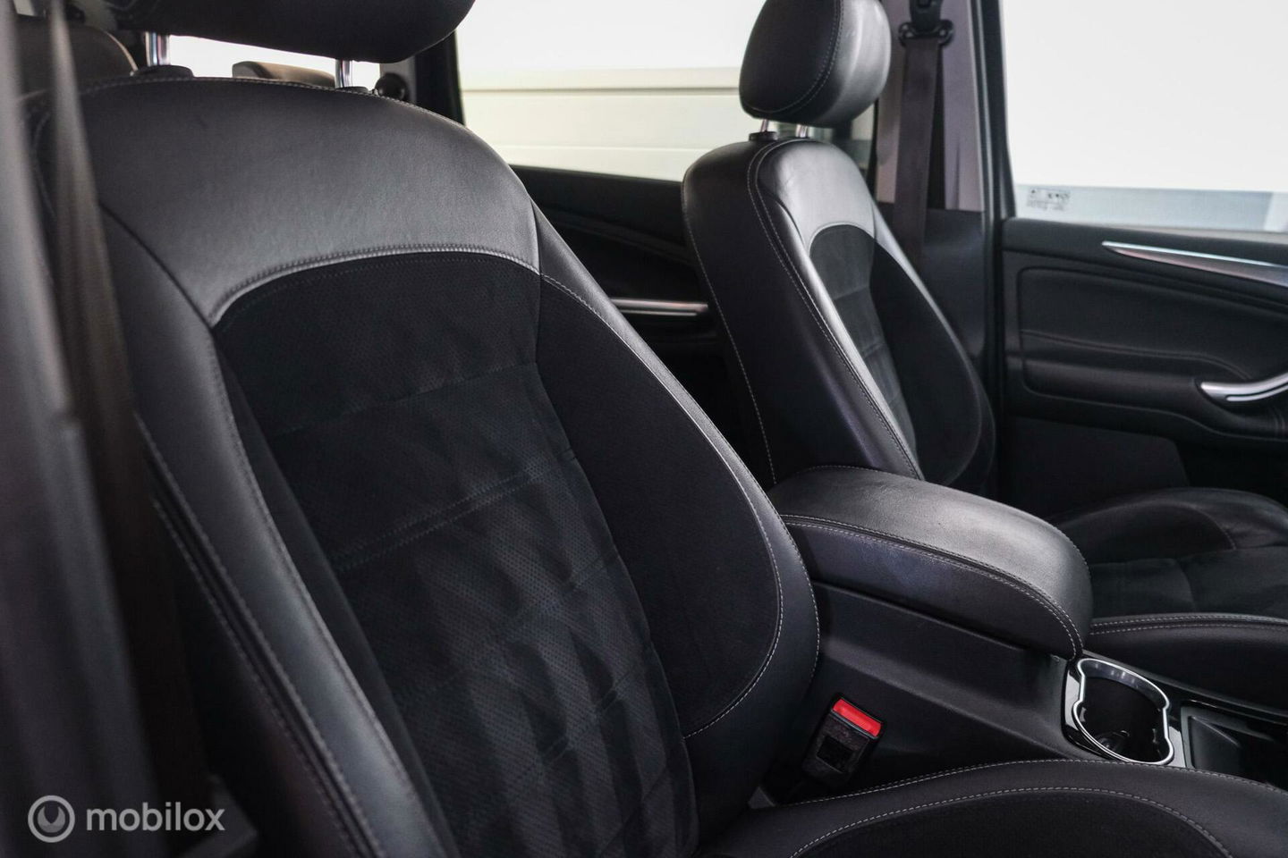 Ford Galaxy 1.6 SCTi Platinum | 7 persoons | Panorama | trekhaak | alcantara | Navigatie | NL auto NAP |