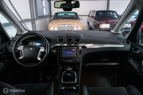 Ford Galaxy 1.6 SCTi Platinum | 7 persoons | Panorama | trekhaak | alcantara | Navigatie | NL auto NAP |