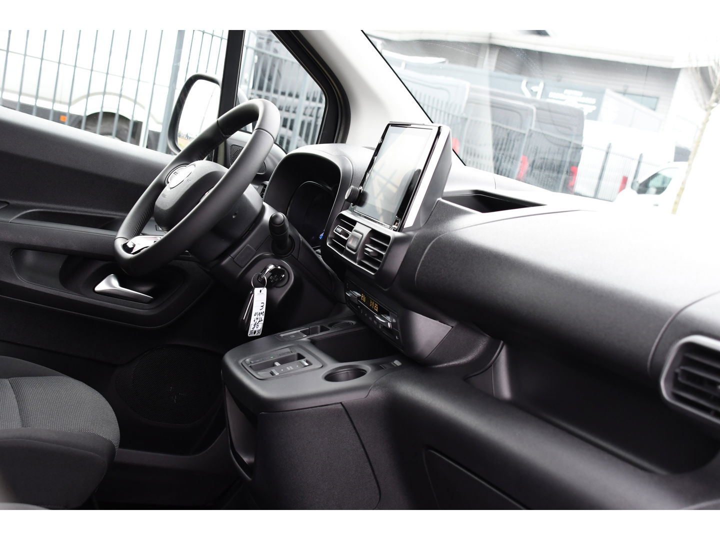 Fiat E-Doblò 136 L1 50 kWh Black Edition Cruise, Sensoren, Clima, Carplay, 136PK, Uniek!