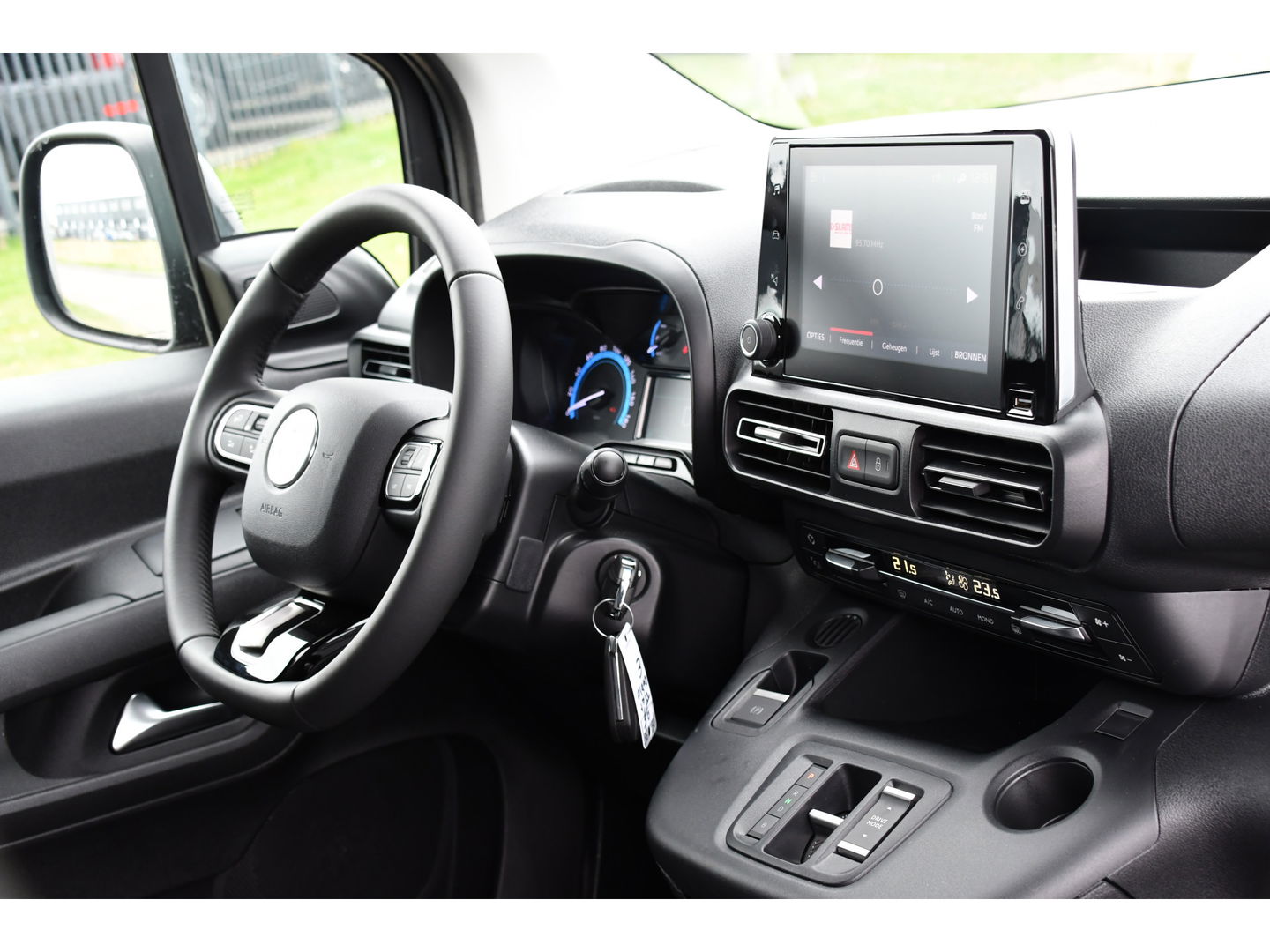 Fiat E-Doblò 136 L1 50 kWh Black Edition Cruise, Sensoren, Clima, Carplay, 136PK, Uniek!
