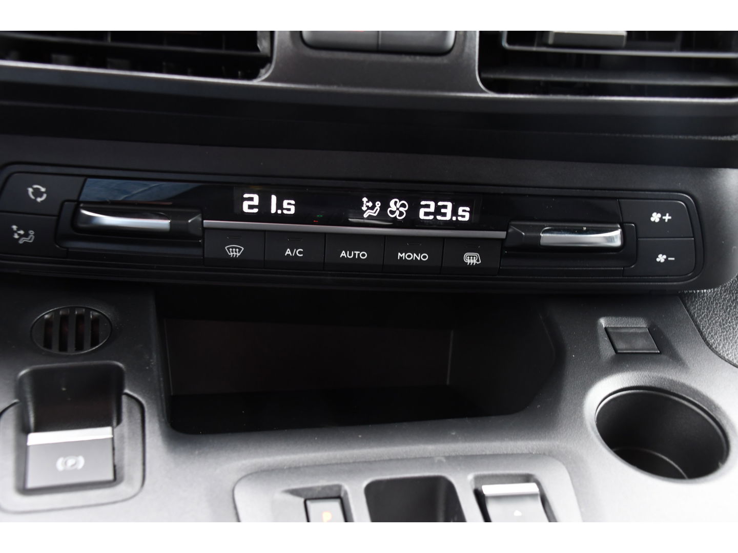 Fiat E-Doblò 136 L1 50 kWh Black Edition Cruise, Sensoren, Clima, Carplay, 136PK, Uniek!