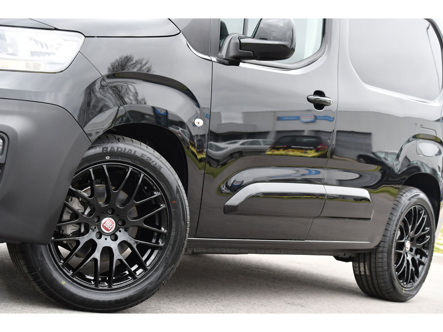 Fiat E-Doblò 136 L1 50 kWh Black Edition Cruise, Sensoren, Clima, Carplay, 136PK, Uniek!