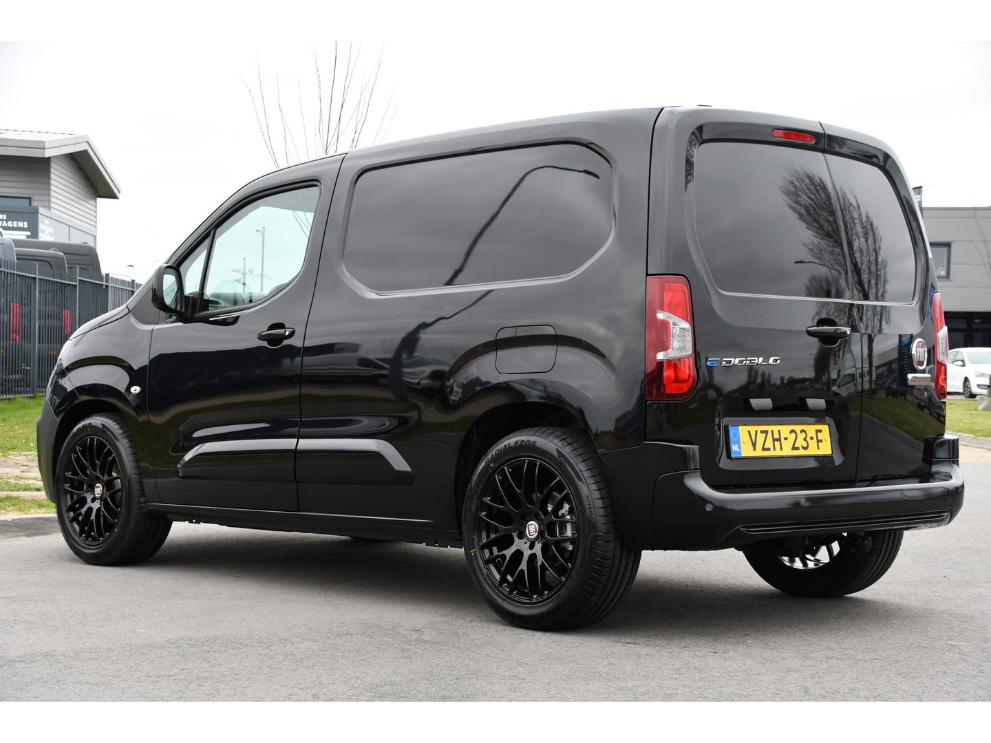 Fiat E-Doblò 136 L1 50 kWh Black Edition Cruise, Sensoren, Clima, Carplay, 136PK, Uniek!