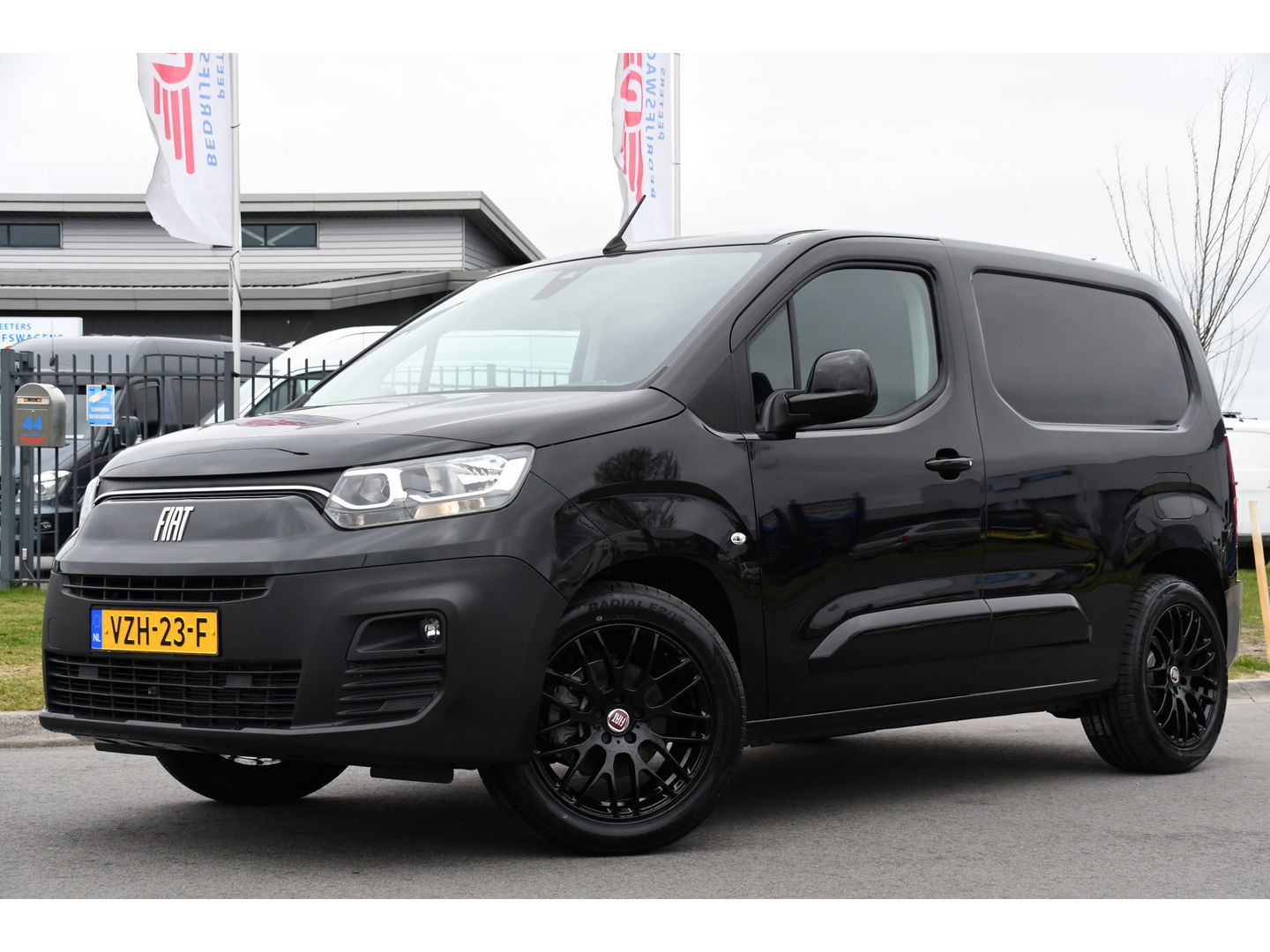 Fiat E-Doblò 136 L1 50 kWh Black Edition Cruise, Sensoren, Clima, Carplay, 136PK, Uniek!