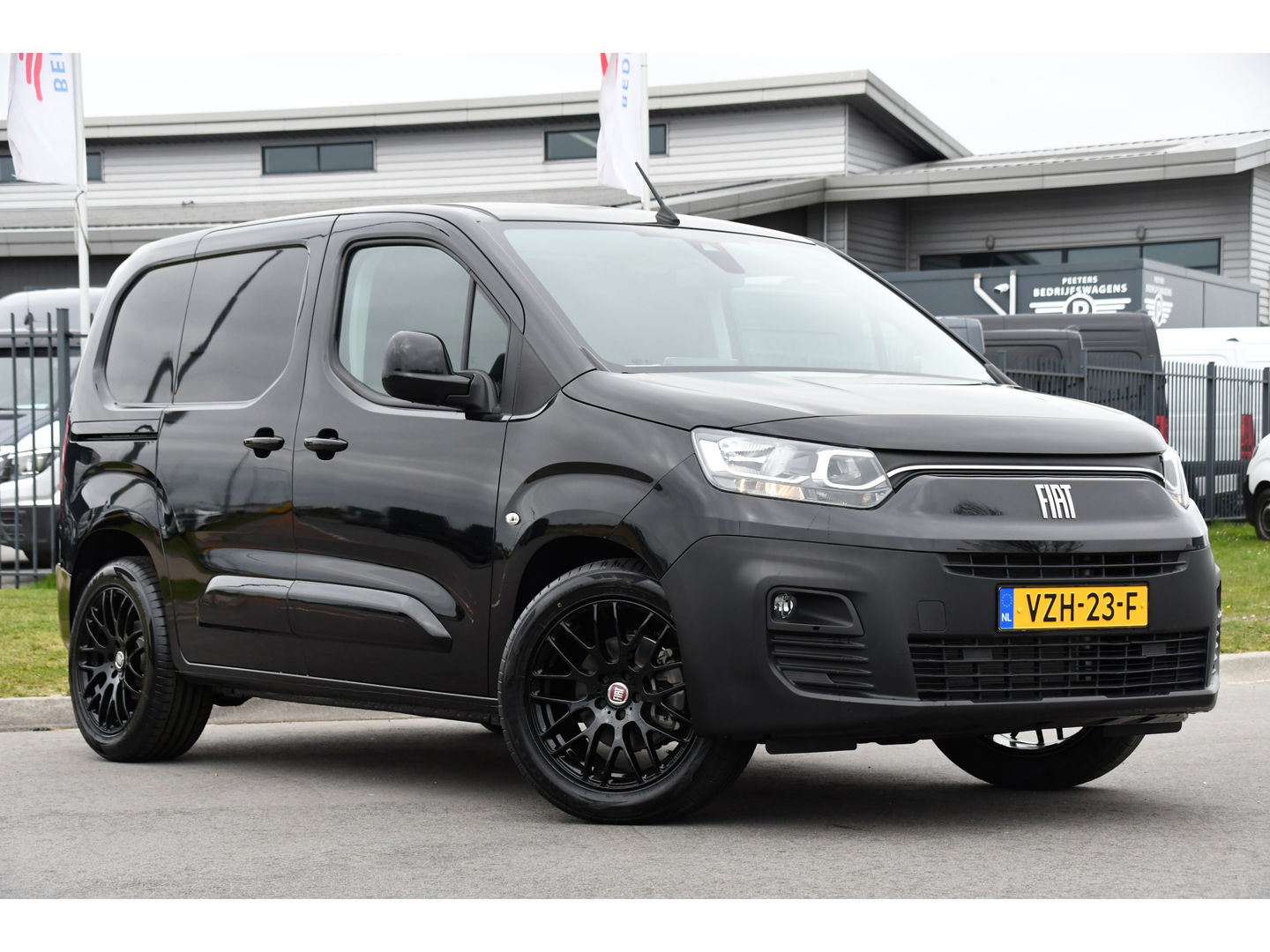 Fiat E-Doblò 136 L1 50 kWh Black Edition Cruise, Sensoren, Clima, Carplay, 136PK, Uniek!