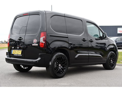 Fiat E-Doblò 136 L1 50 kWh Black Edition Cruise, Sensoren, Clima, Carplay, 136PK, Uniek!