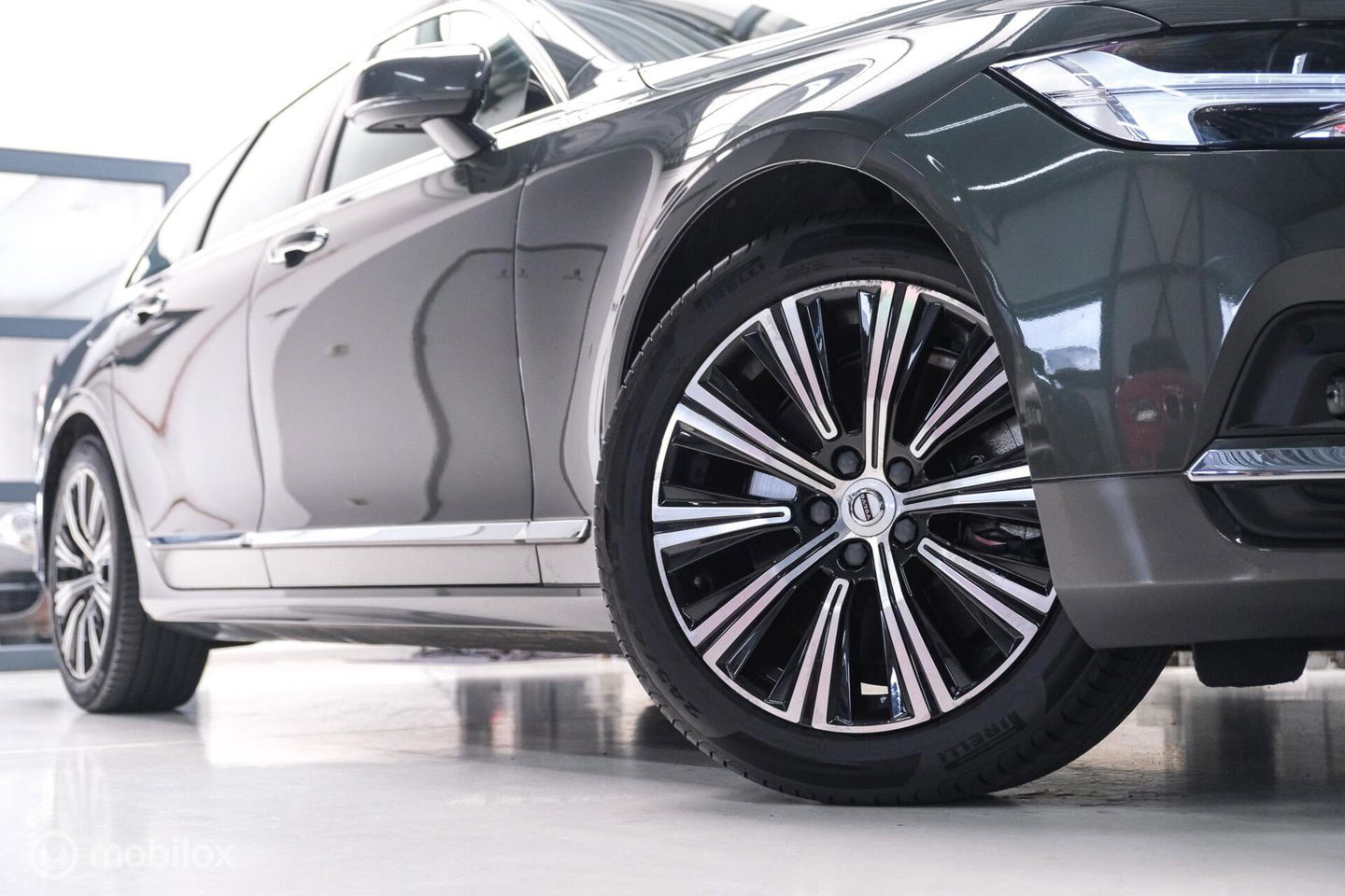 Volvo V90 2.0 B4 Business Pro | Massage | Trekhaak | Stoelkoeling | Pine grey | NL auto NAP | Camera | Leder | LED | Rijklaar |