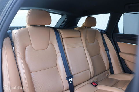 Volvo V90 2.0 B4 Business Pro | Massage | Trekhaak | Stoelkoeling | Pine grey | NL auto NAP | Camera | Leder | LED | Rijklaar |