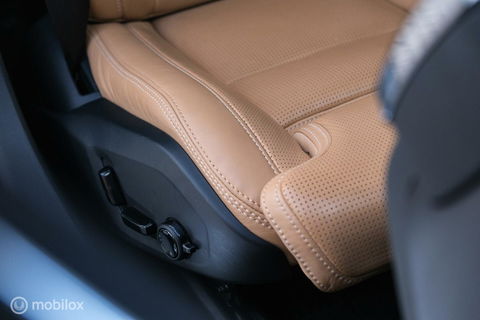 Volvo V90 2.0 B4 Business Pro | Massage | Trekhaak | Stoelkoeling | Pine grey | NL auto NAP | Camera | Leder | LED | Rijklaar |
