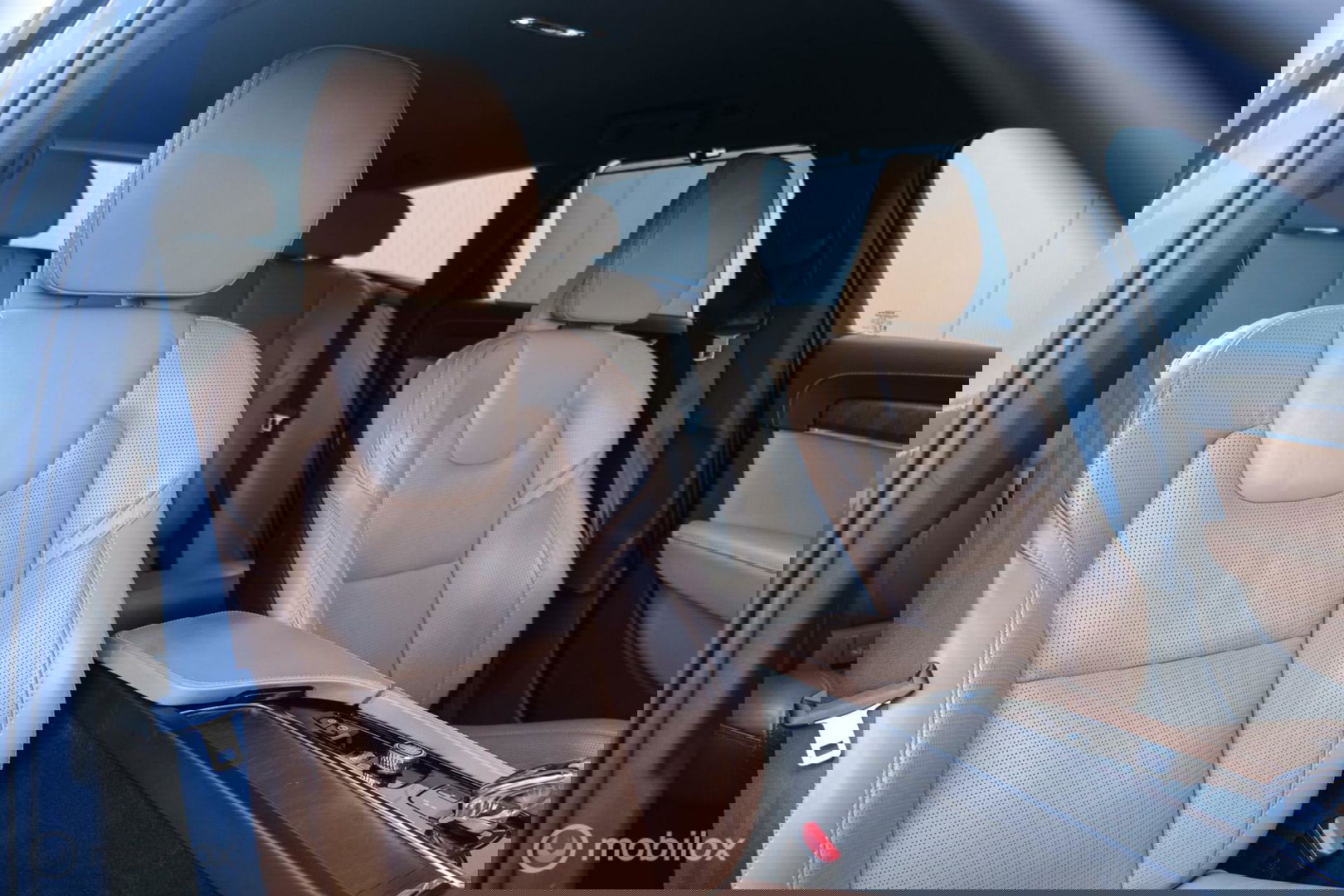 Volvo V90 2.0 B4 Business Pro | Massage | Trekhaak | Stoelkoeling | Pine grey | NL auto NAP | Camera | Leder | LED | Rijklaar |