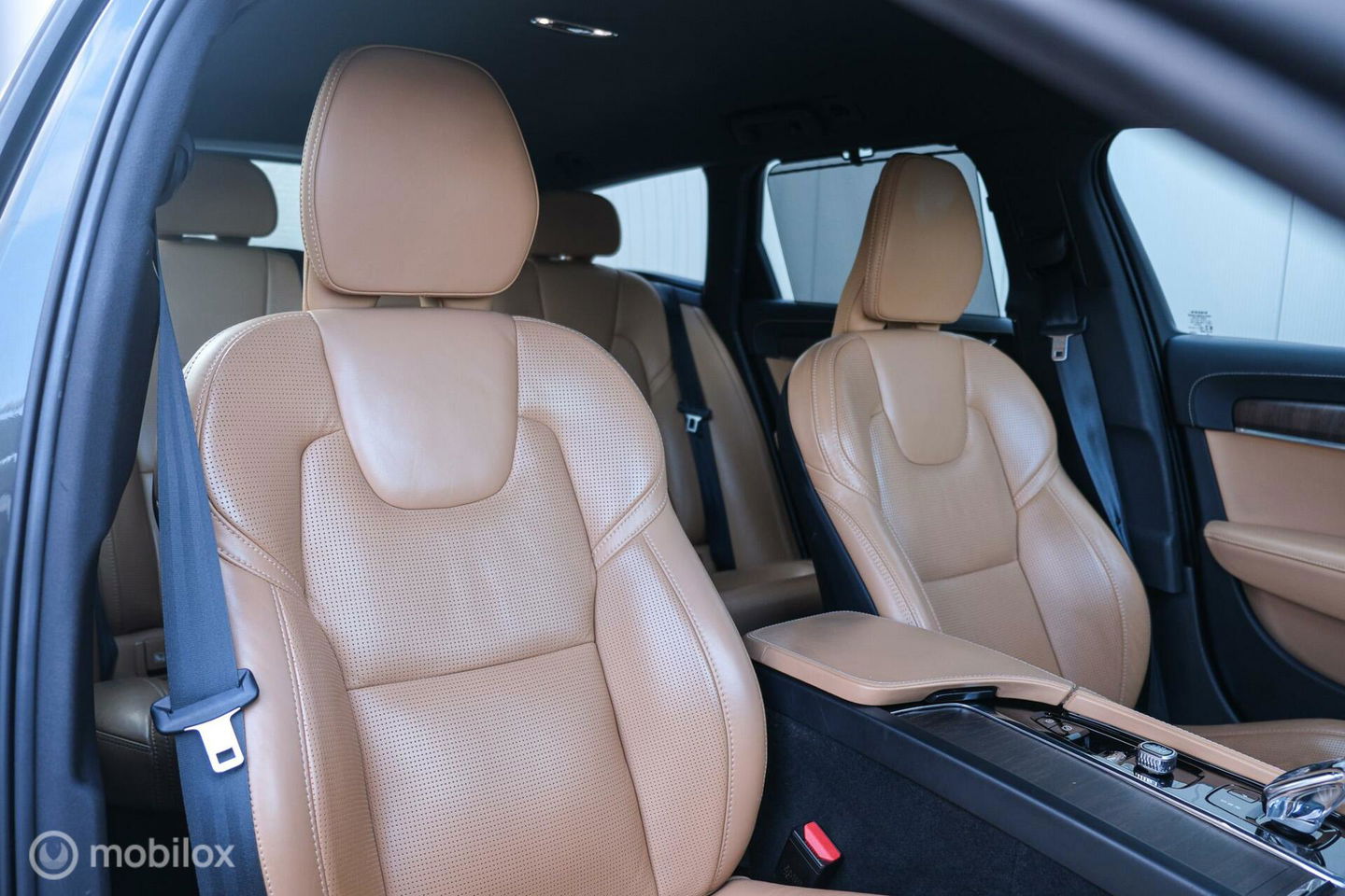 Volvo V90 2.0 B4 Business Pro | Massage | Trekhaak | Stoelkoeling | Pine grey | NL auto NAP | Camera | Leder | LED | Rijklaar |