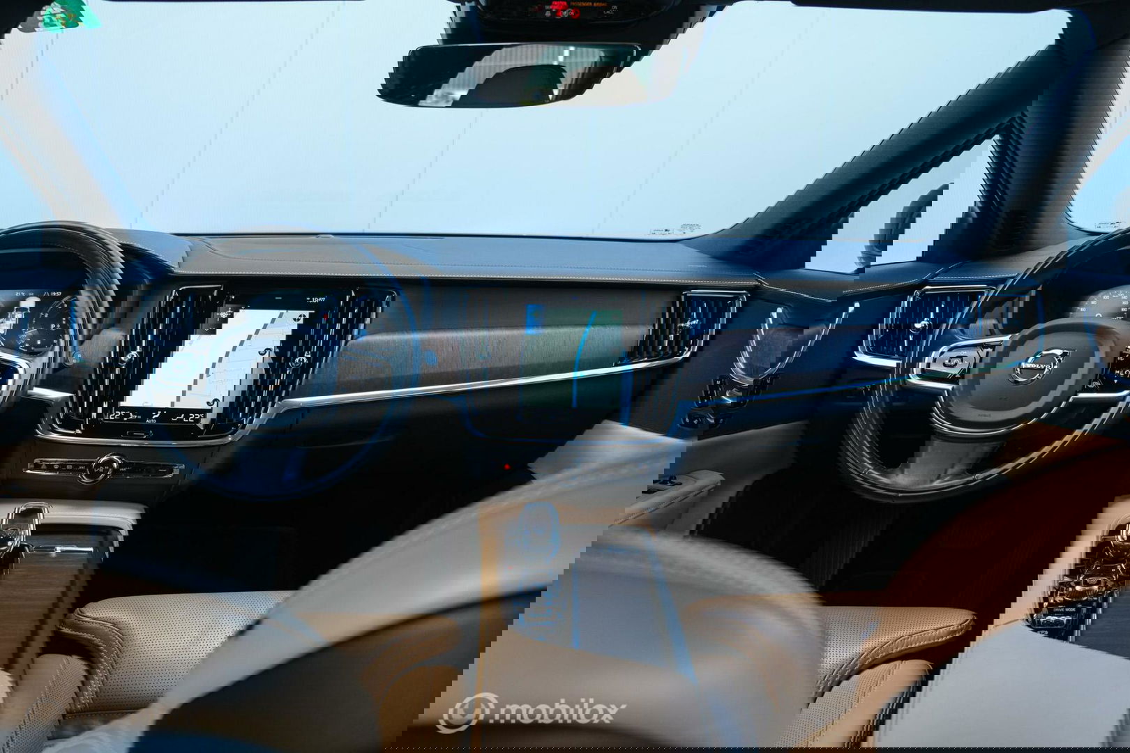 Volvo V90 2.0 B4 Business Pro | Massage | Trekhaak | Stoelkoeling | Pine grey | NL auto NAP | Camera | Leder | LED | Rijklaar |