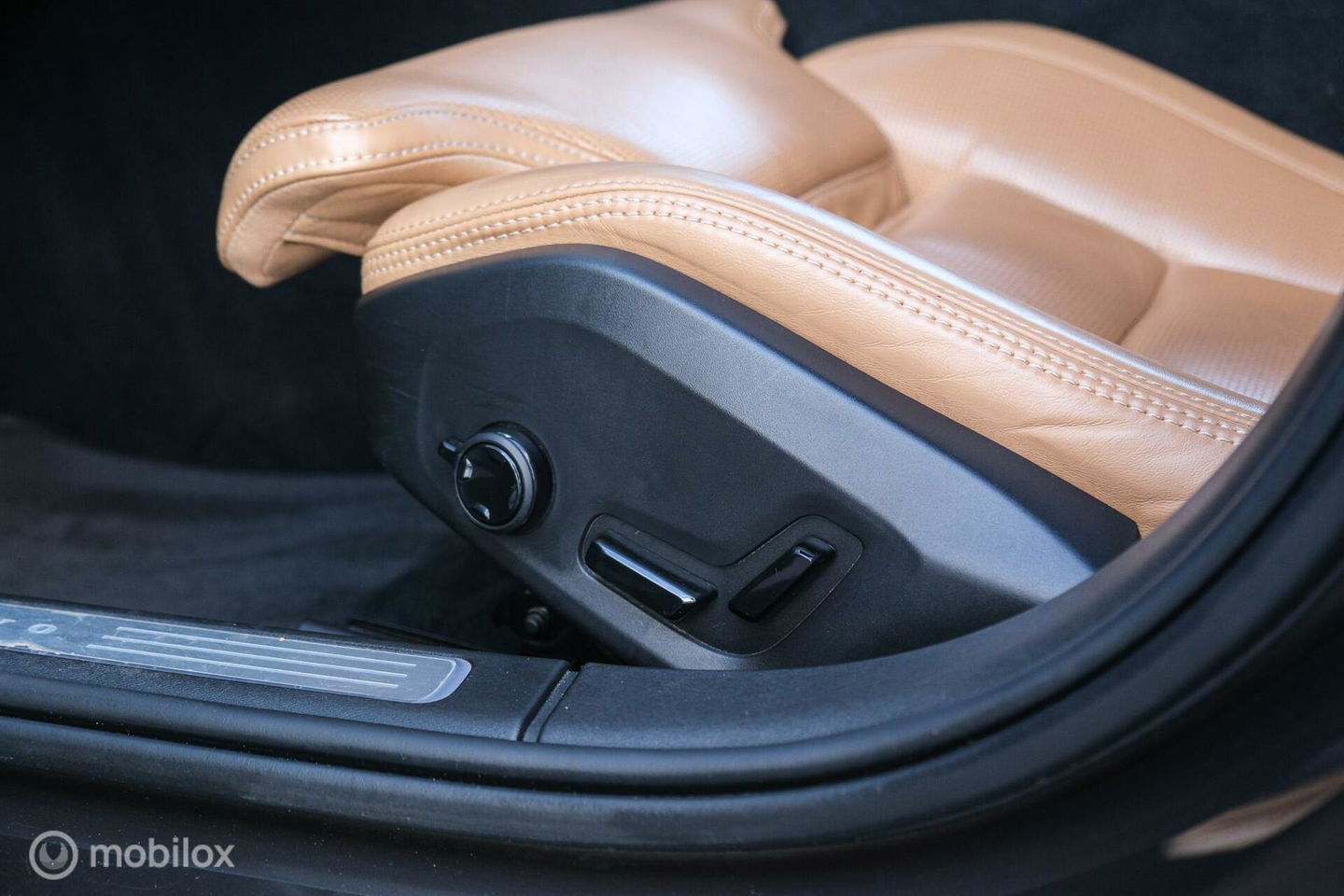 Volvo V90 2.0 B4 Business Pro | Massage | Trekhaak | Stoelkoeling | Pine grey | NL auto NAP | Camera | Leder | LED | Rijklaar |
