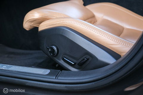 Volvo V90 2.0 B4 Business Pro | Massage | Trekhaak | Stoelkoeling | Pine grey | NL auto NAP | Camera | Leder | LED | Rijklaar |