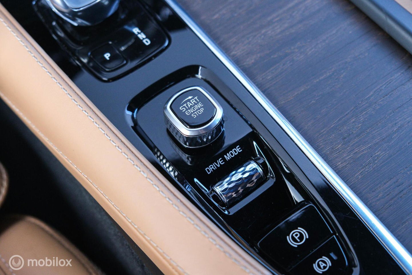 Volvo V90 2.0 B4 Business Pro | Massage | Trekhaak | Stoelkoeling | Pine grey | NL auto NAP | Camera | Leder | LED | Rijklaar |