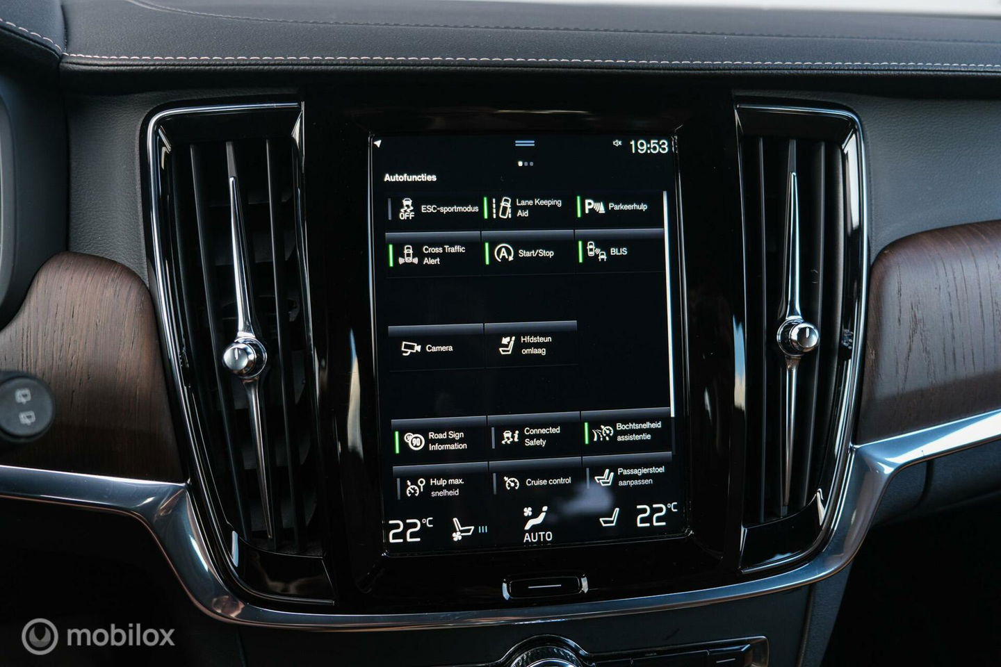 Volvo V90 2.0 B4 Business Pro | Massage | Trekhaak | Stoelkoeling | Pine grey | NL auto NAP | Camera | Leder | LED | Rijklaar |