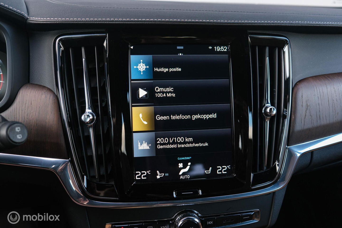 Volvo V90 2.0 B4 Business Pro | Massage | Trekhaak | Stoelkoeling | Pine grey | NL auto NAP | Camera | Leder | LED | Rijklaar |