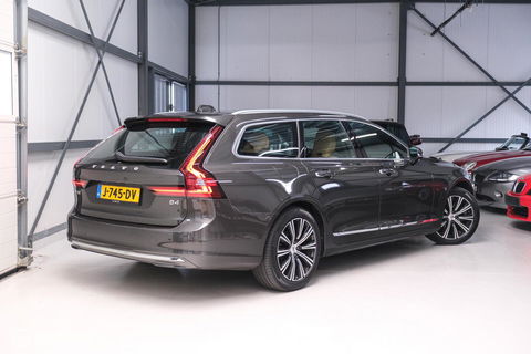 Volvo V90 2.0 B4 Business Pro | Massage | Trekhaak | Stoelkoeling | Pine grey | NL auto NAP | Camera | Leder | LED | Rijklaar |