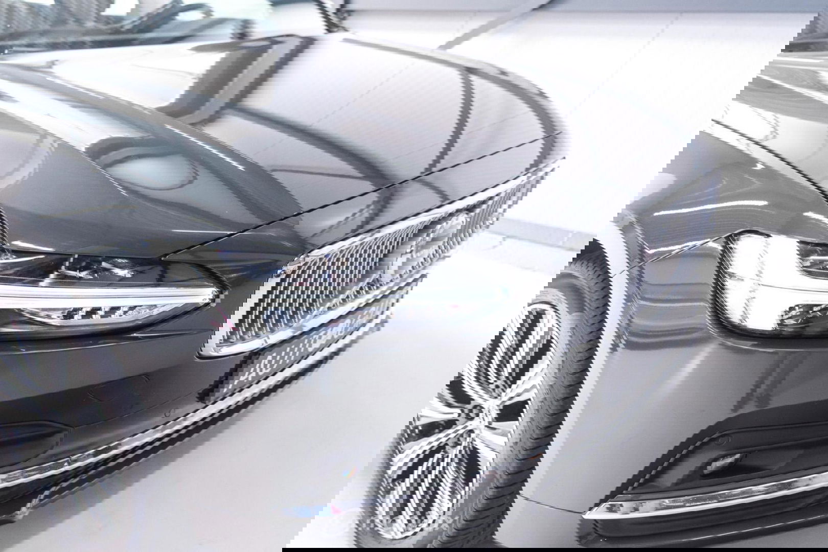Volvo V90 2.0 B4 Business Pro | Massage | Trekhaak | Stoelkoeling | Pine grey | NL auto NAP | Camera | Leder | LED | Rijklaar |