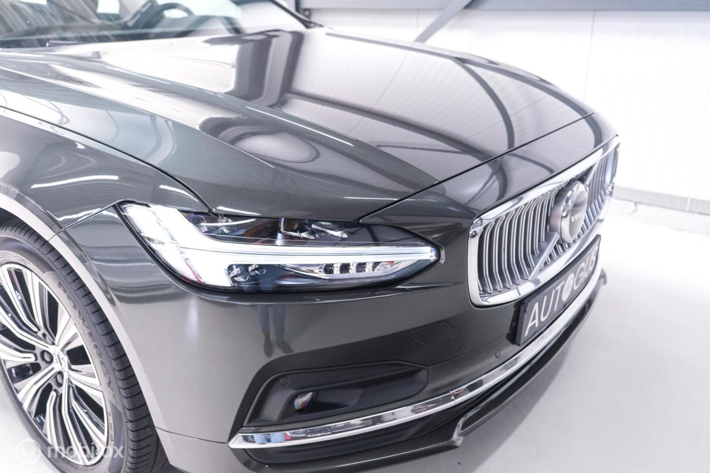 Volvo V90 2.0 B4 Business Pro | Massage | Trekhaak | Stoelkoeling | Pine grey | NL auto NAP | Camera | Leder | LED | Rijklaar |