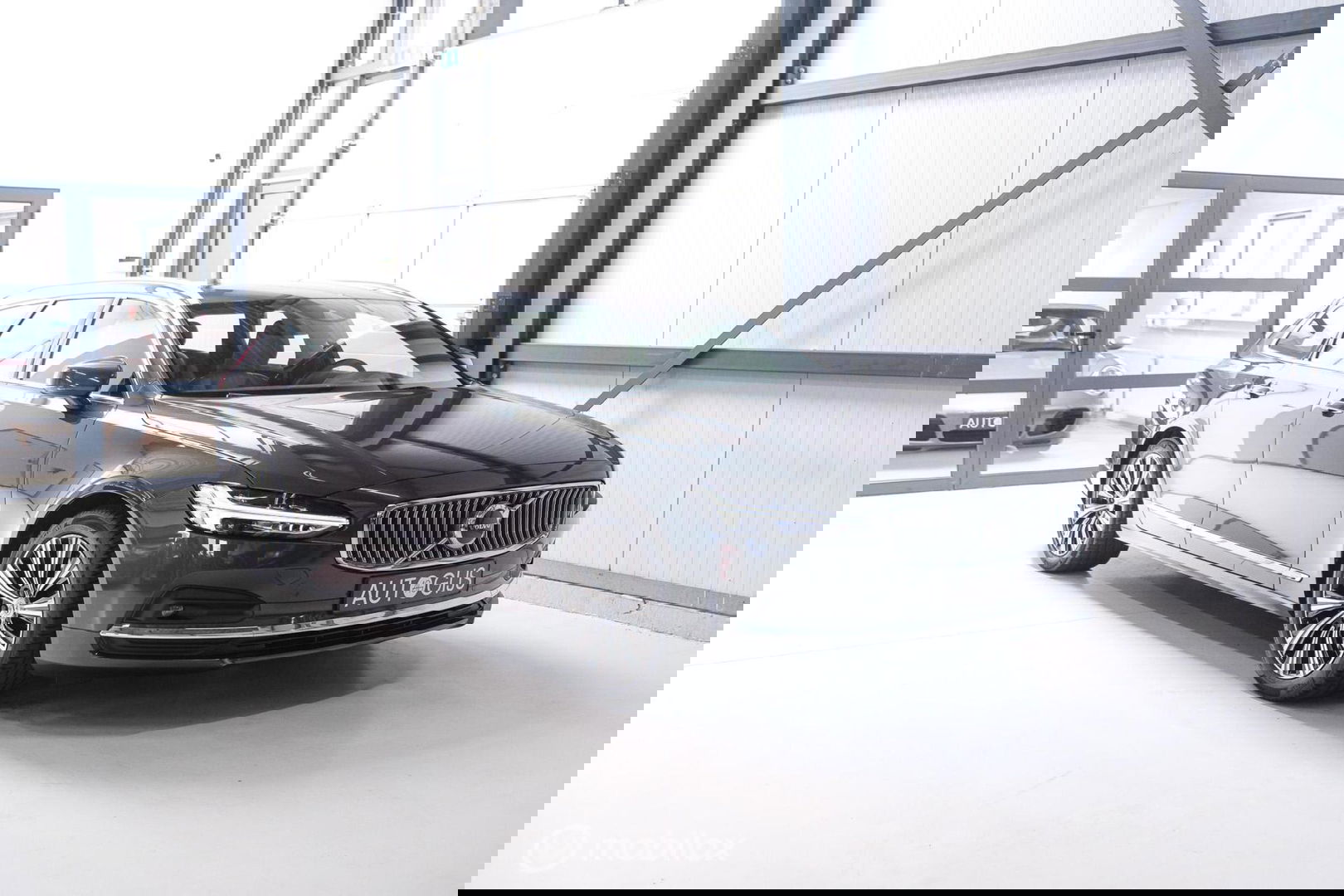 Volvo V90 2.0 B4 Business Pro | Massage | Trekhaak | Stoelkoeling | Pine grey | NL auto NAP | Camera | Leder | LED | Rijklaar |