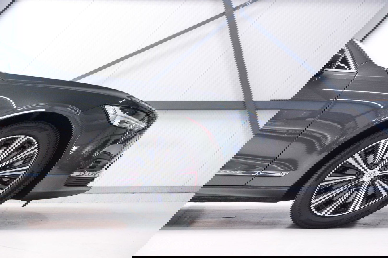 Volvo V90 2.0 B4 Business Pro | Massage | Trekhaak | Stoelkoeling | Pine grey | NL auto NAP | Camera | Leder | LED | Rijklaar |