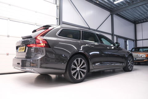 Volvo V90 2.0 B4 Business Pro | Massage | Trekhaak | Stoelkoeling | Pine grey | NL auto NAP | Camera | Leder | LED | Rijklaar |