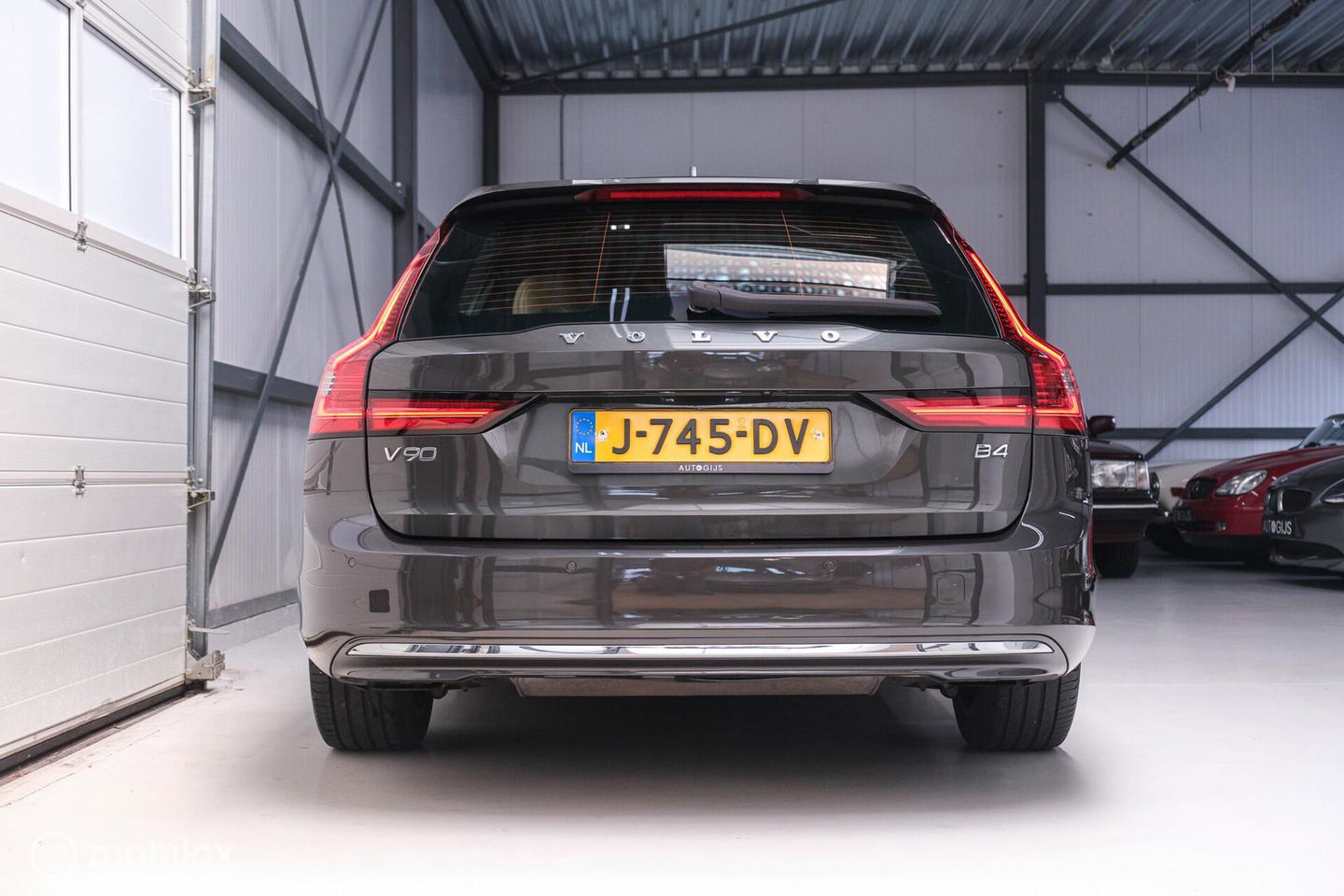Volvo V90 2.0 B4 Business Pro | Massage | Trekhaak | Stoelkoeling | Pine grey | NL auto NAP | Camera | Leder | LED | Rijklaar |