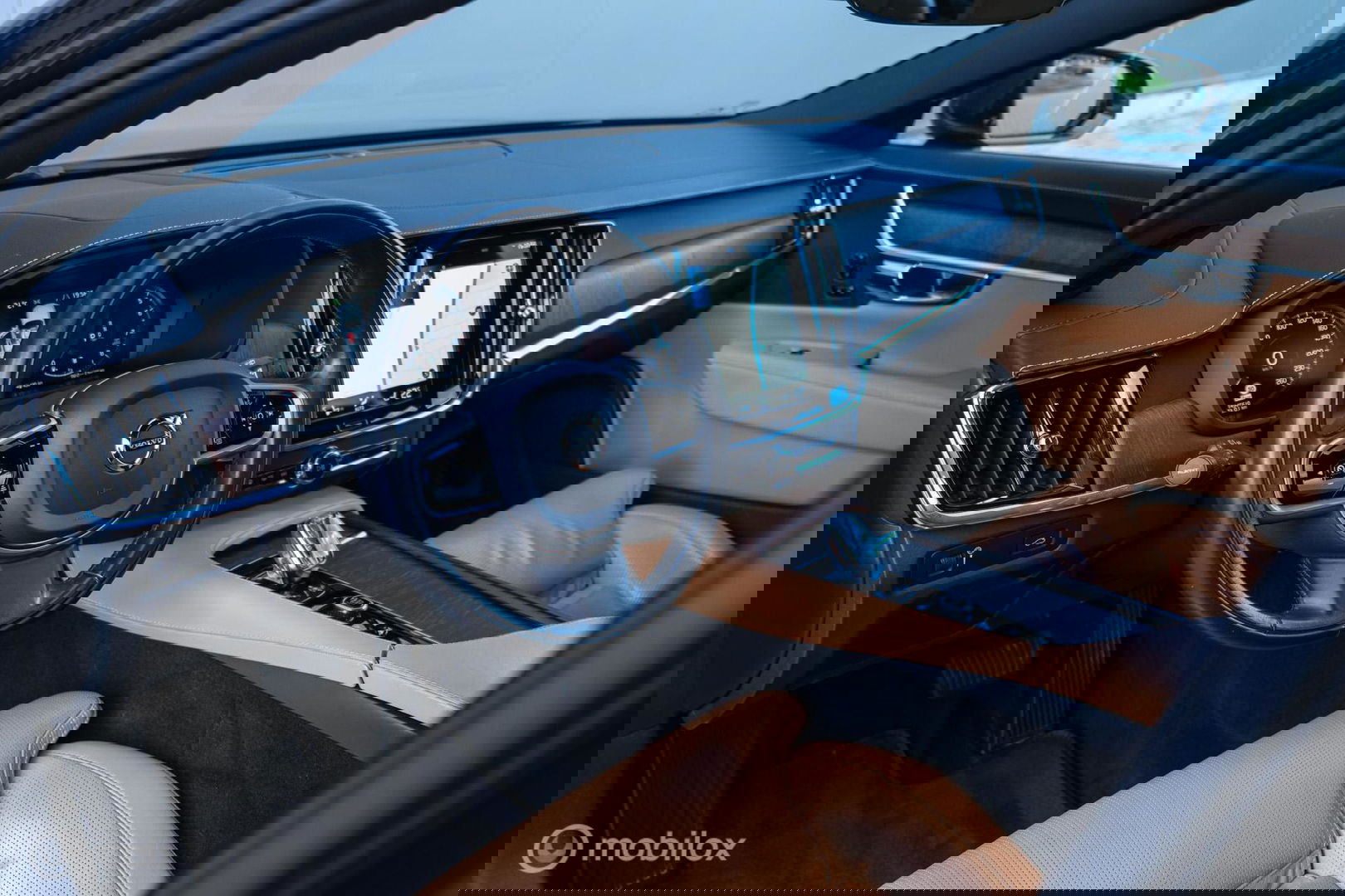 Volvo V90 2.0 B4 Business Pro | Massage | Trekhaak | Stoelkoeling | Pine grey | NL auto NAP | Camera | Leder | LED | Rijklaar |