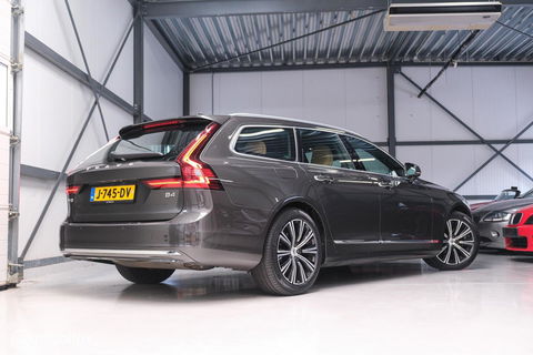Volvo V90 2.0 B4 Business Pro | Massage | Trekhaak | Stoelkoeling | Pine grey | NL auto NAP | Camera | Leder | LED | Rijklaar |