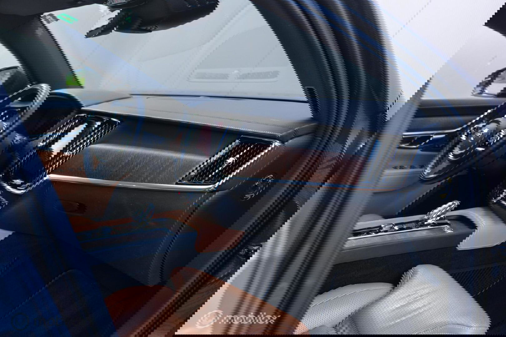 Volvo V90 2.0 B4 Business Pro | Massage | Trekhaak | Stoelkoeling | Pine grey | NL auto NAP | Camera | Leder | LED | Rijklaar |