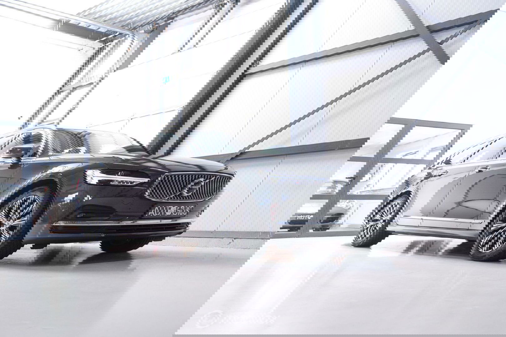 Volvo V90 2.0 B4 Business Pro | Massage | Trekhaak | Stoelkoeling | Pine grey | NL auto NAP | Camera | Leder | LED | Rijklaar |