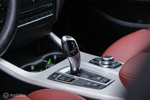 BMW X3 xDrive20i High Executive | 4x4 | Trekhaak | Leder | LED | Winter + zomerset | Zeer nette auto | Navigatie | Sportstoelen |
