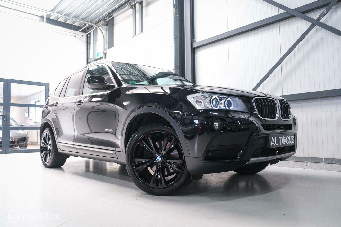 BMW X3 xDrive20i High Executive | 4x4 | Trekhaak | Leder | LED | Winter + zomerset | Zeer nette auto | Navigatie | Sportstoelen |
