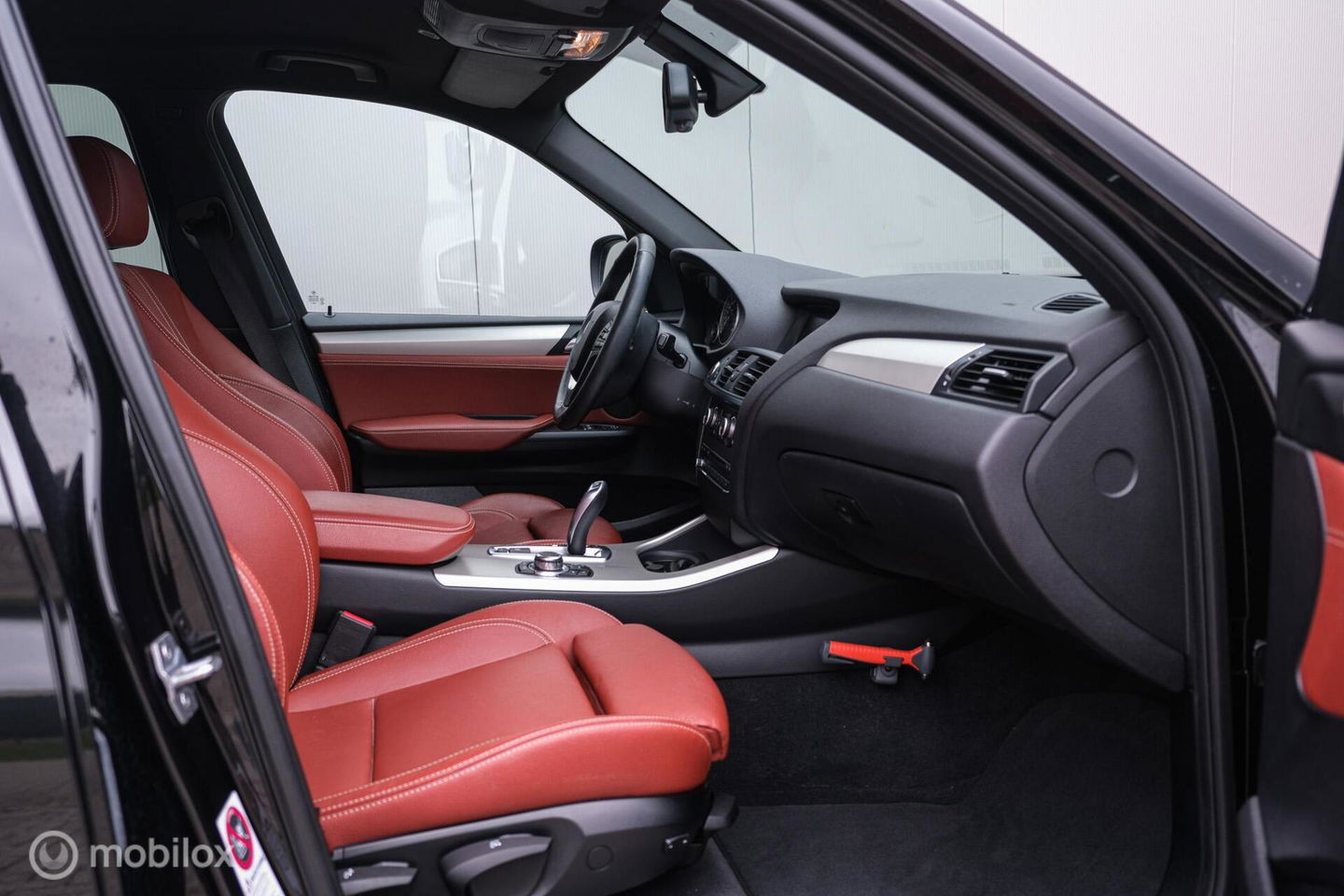BMW X3 xDrive20i High Executive | 4x4 | Trekhaak | Leder | LED | Winter + zomerset | Zeer nette auto | Navigatie | Sportstoelen |