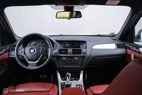 BMW X3 xDrive20i High Executive | 4x4 | Trekhaak | Leder | LED | Winter + zomerset | Zeer nette auto | Navigatie | Sportstoelen |