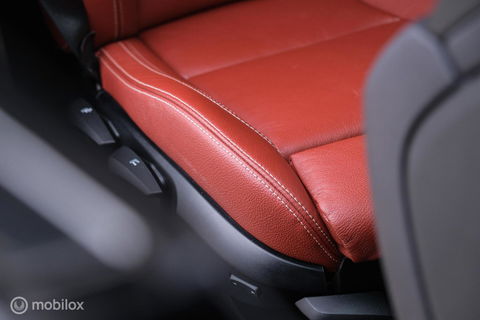 BMW X3 xDrive20i High Executive | 4x4 | Trekhaak | Leder | LED | Winter + zomerset | Zeer nette auto | Navigatie | Sportstoelen |