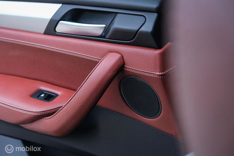 BMW X3 xDrive20i High Executive | 4x4 | Trekhaak | Leder | LED | Winter + zomerset | Zeer nette auto | Navigatie | Sportstoelen |